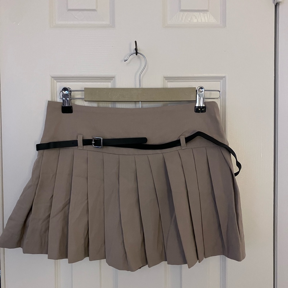 Pleated Taupe Mini Skirt with Black Belt